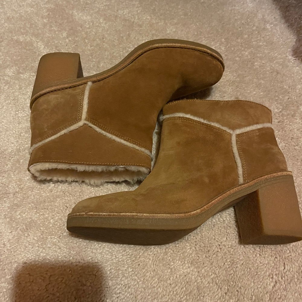 Super cozy UGG ankle boots!